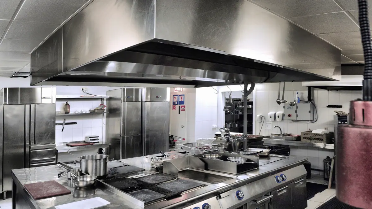 Commercial kitchen steam cleaning service in Bermuda